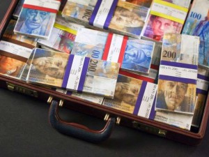 Ein Koffer voller Schweizer Banknoten