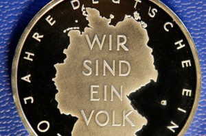 Sondermuenze-und-Briefmarke-wuerdigen-Deutsche-Einheit