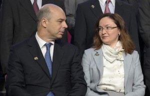 Russische Finanzminister Anton Siluanow gemeinsam mit der Notenbank-Chefin Elwira Nabiullina